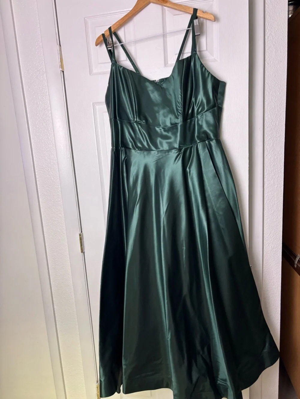 New Emerald Satin A-Line Prom Dress - Women's Formal Gown Women’s Size 14